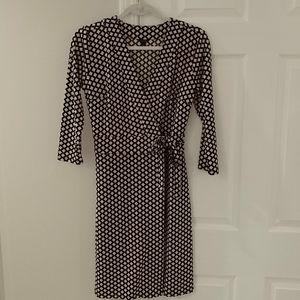 Ann Taylor Sz 4 black and blush wrap dress